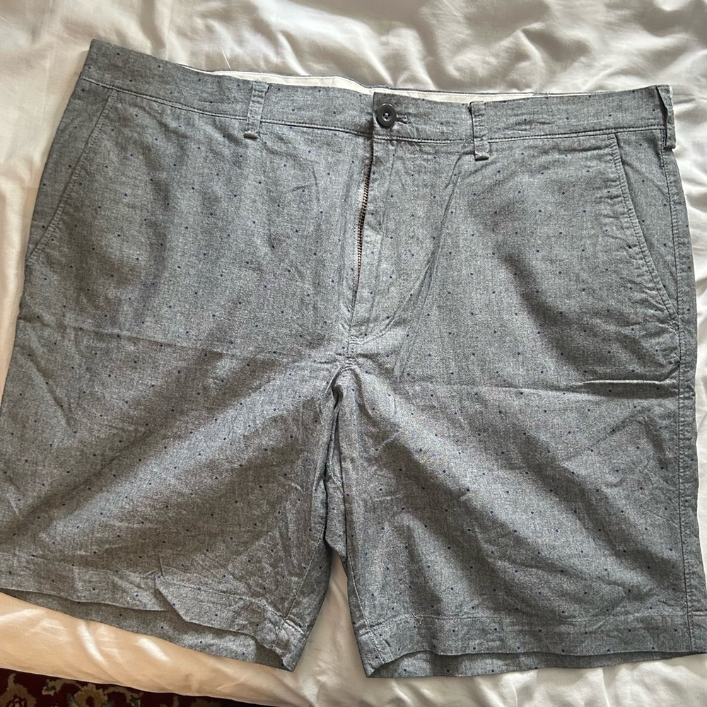 J. Crew men’s chambray shorts w/ blue polka dots. EUC. 9” inseam. Size 38.